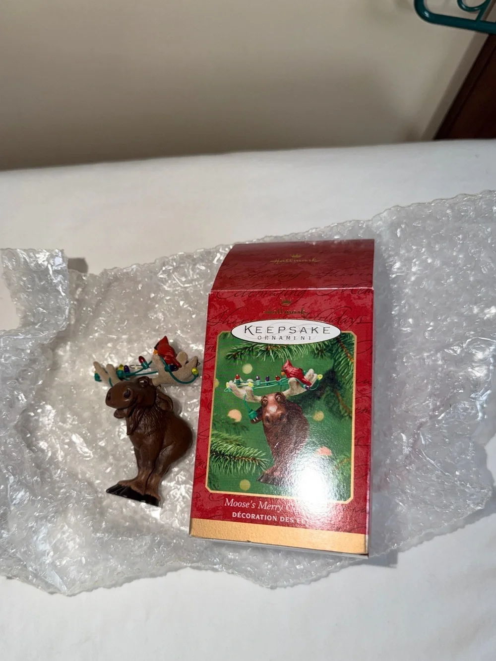 Hallmark 2001 Moose’s Merry Christmas Keepsake Ornament Cardinal Lights Box